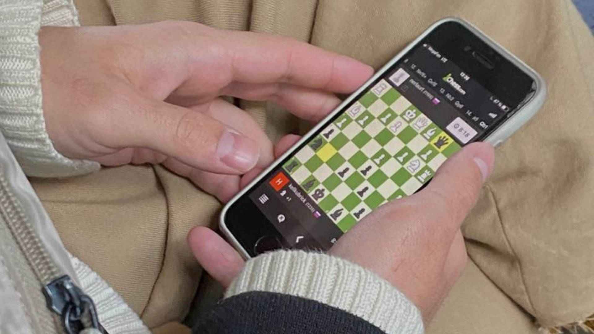 Online Mobile Games That Reward Consistency